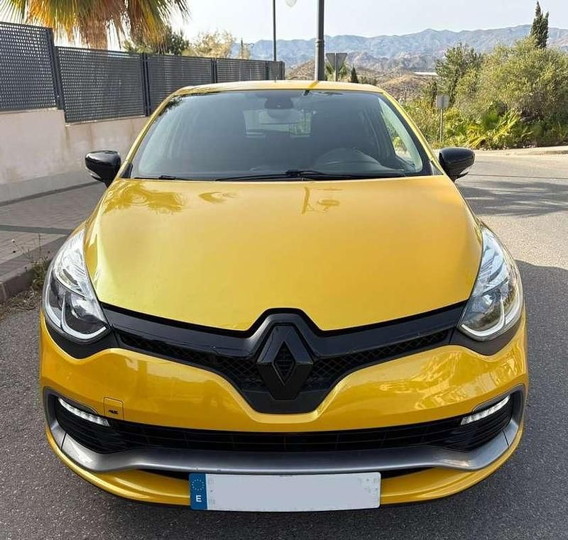 Usado Renault Clio IV 200 CV (147 kW) 2013 Amarillo Utilitario