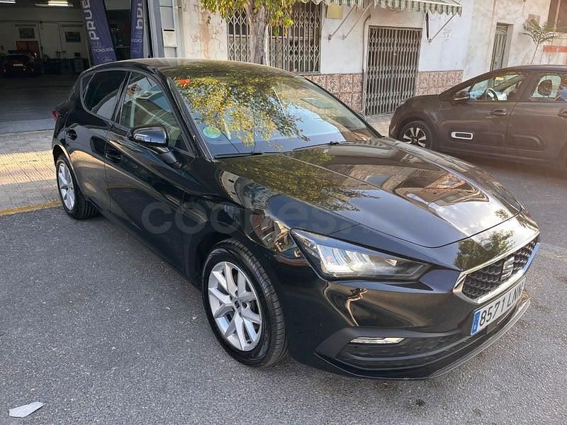 Usado Seat Leon Style 115 CV (84 kW) 2021 Negro Berlina