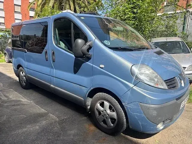 Usado Renault Trafic Privilege 150 CV (110 kW) 2011 Gris Monovolumen