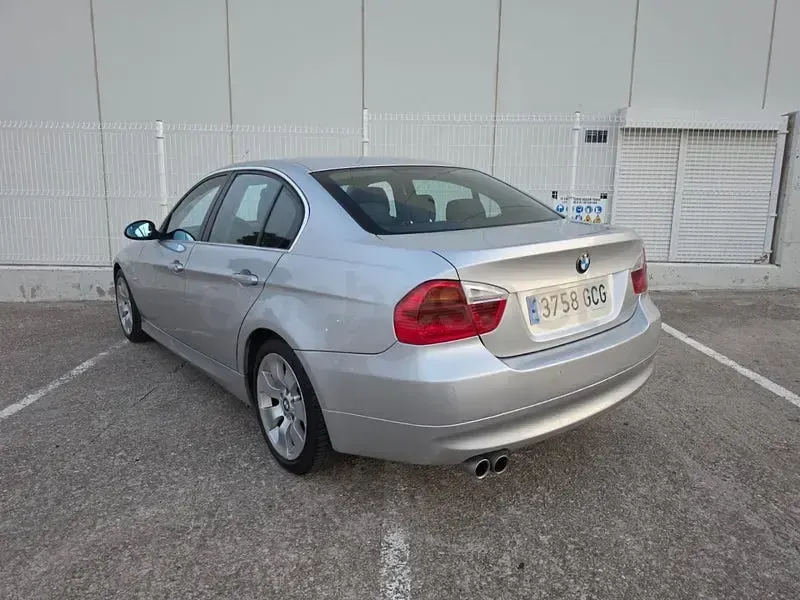 Usado BMW 325 197 CV (144 kW) 2008 Gris / plata Berlina