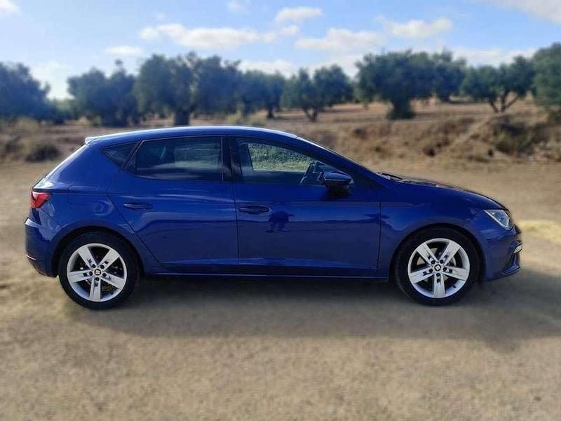 Usado Seat Leon FR 130 CV (95 kW) 2018 Azul Utilitario