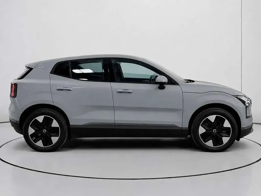 Usado Volvo EX30 Core 200 kW (272 CV) 2024 Gris SUV