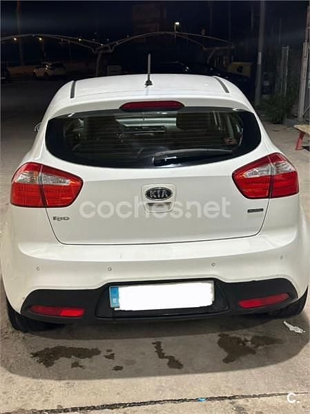 Usado Kia Rio 90 CV (66 kW) 2012 Blanco Berlina