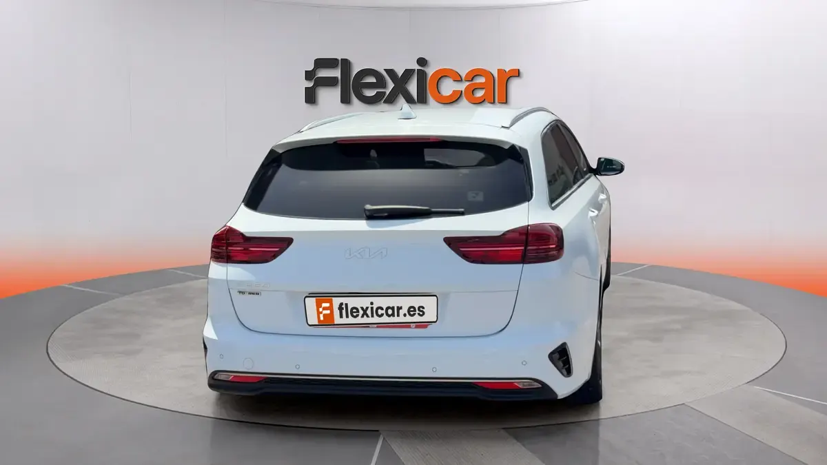 Usado Kia Ceed 120 CV (88 kW) 2022 Blanco Utilitario