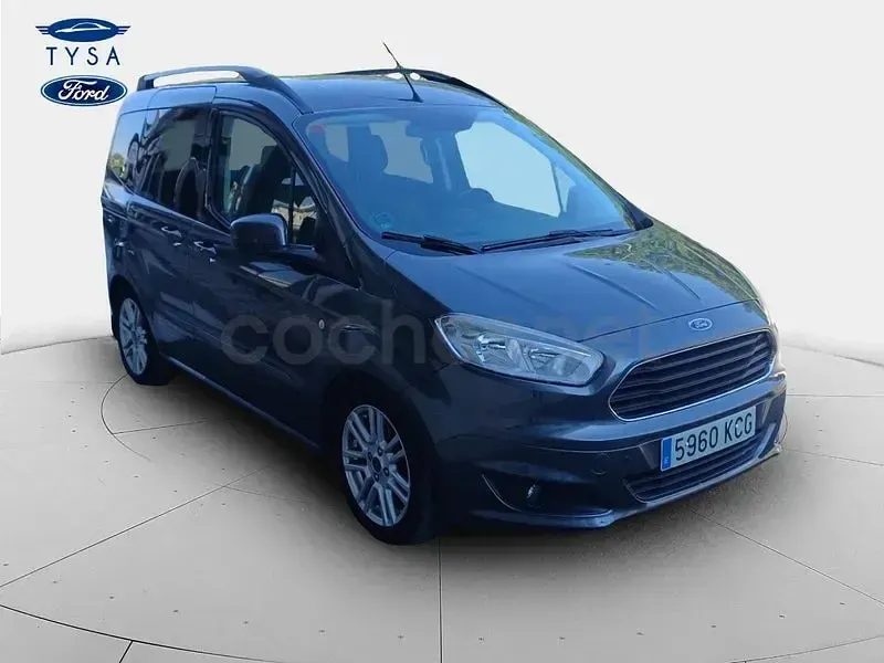 Usado Ford Tourneo Courier Titanium 95 CV (69 kW) 2017 Gris / plata Monovolumen