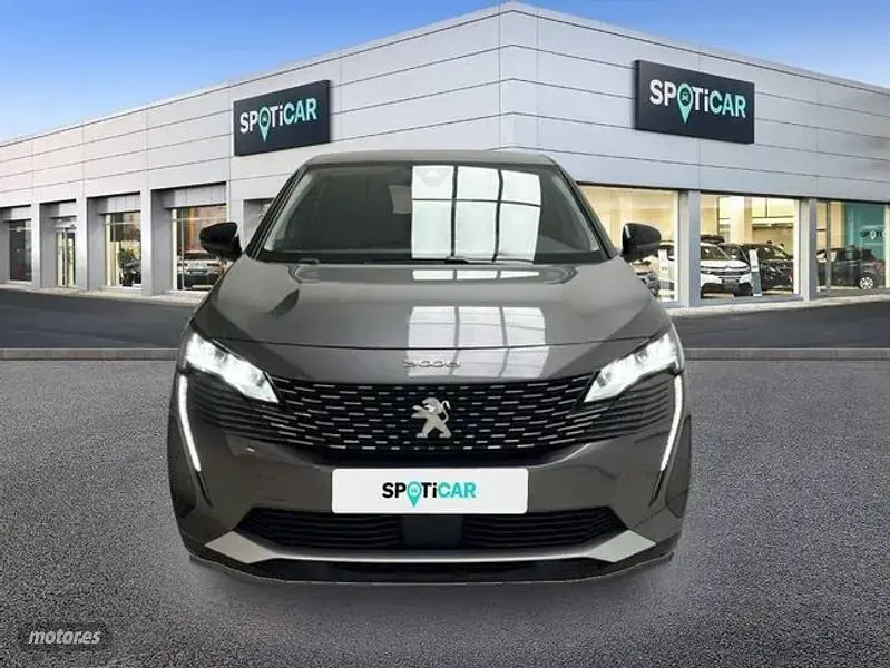 Usado Peugeot 3008 Allure 130 CV (95 kW) 2024 Gris SUV
