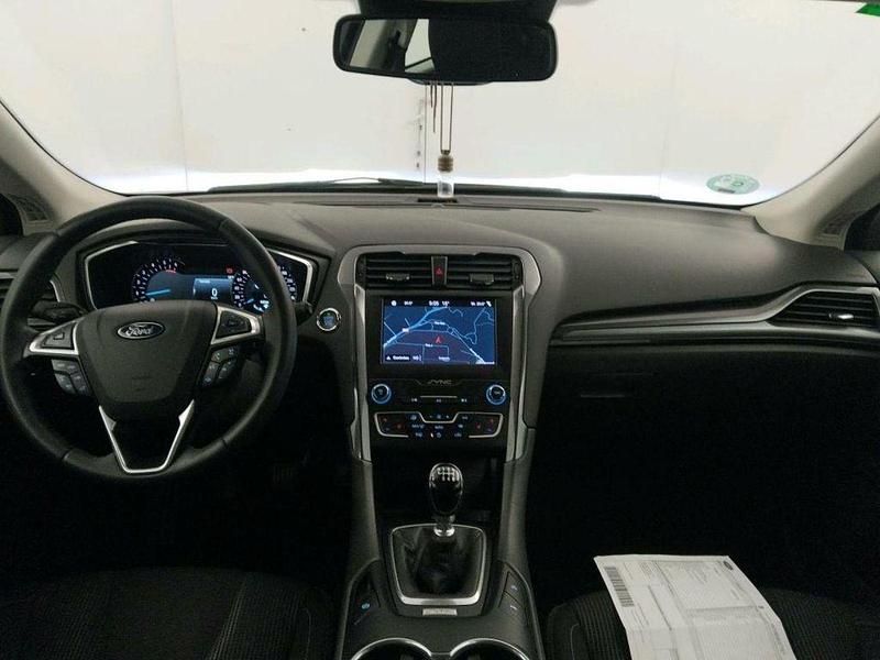 Usado Ford Mondeo Titanium 150 CV (110 kW) 2019 Negro Berlina
