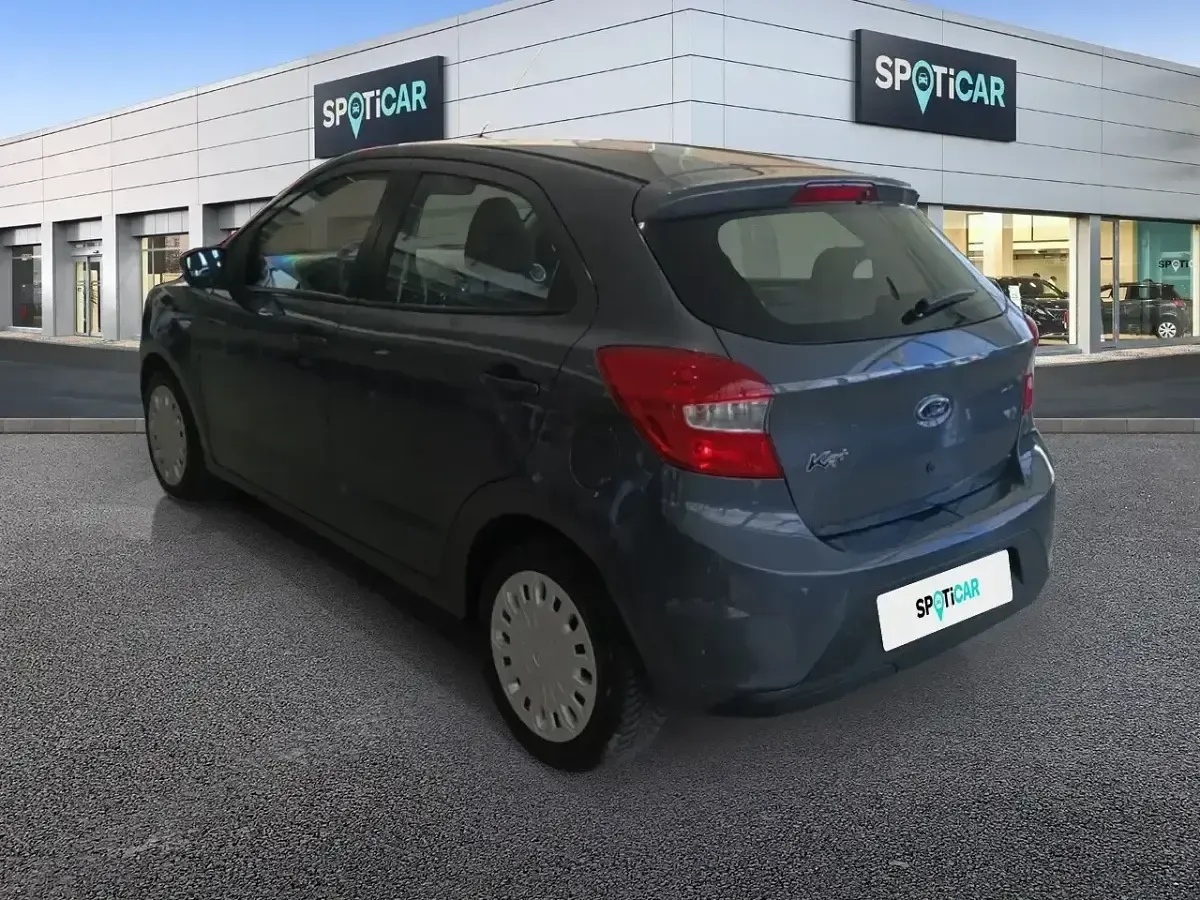 Usado Ford Ka 70 CV (51 kW) 2018 Gris Berlina