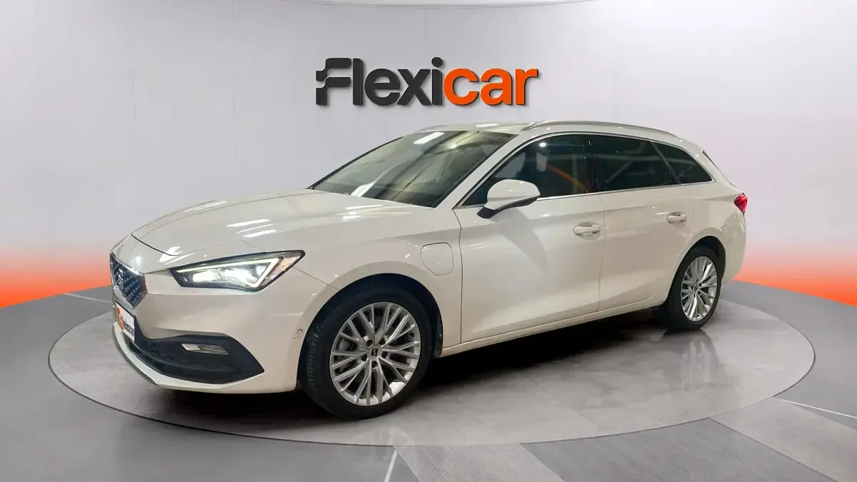 Usado Seat Leon XCELLENCE 204 CV (150 kW) 2021 Blanco Berlina