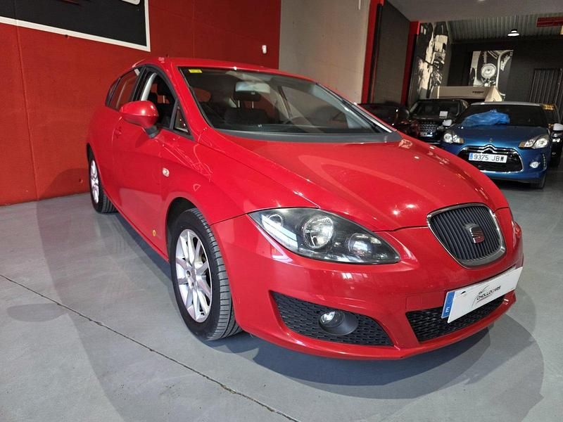 Usado Seat Leon Style 105 CV (77 kW) 2012 Rojo Berlina