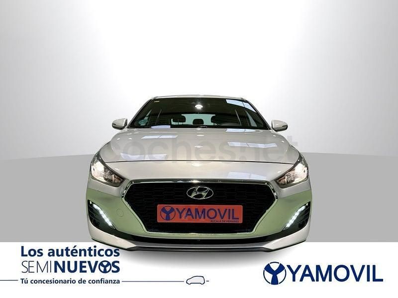 Usado Hyundai i30 120 CV (88 kW) 2021 Gris / plata Berlina