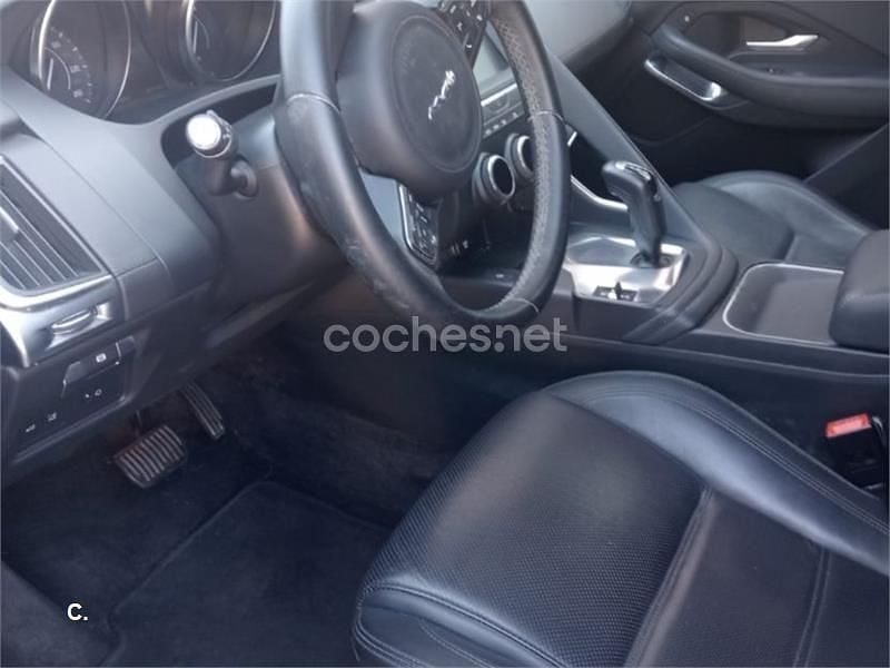 Usado Jaguar E-Pace R-Dynamic 150 CV (110 kW) 2018 Gris / plata SUV
