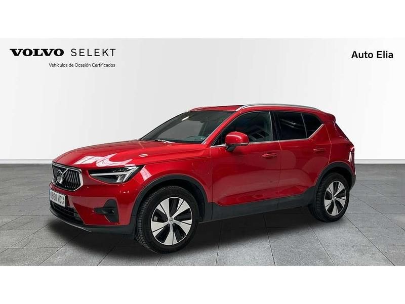 Rojo Usado 2022 Volvo XC40 Core SUV | 33.500 € (Un poco caro) - Imagen 1/4