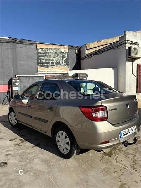 Usado Dacia Logan Ambiance 75 CV (55 kW) 2016 Marrón Berlina