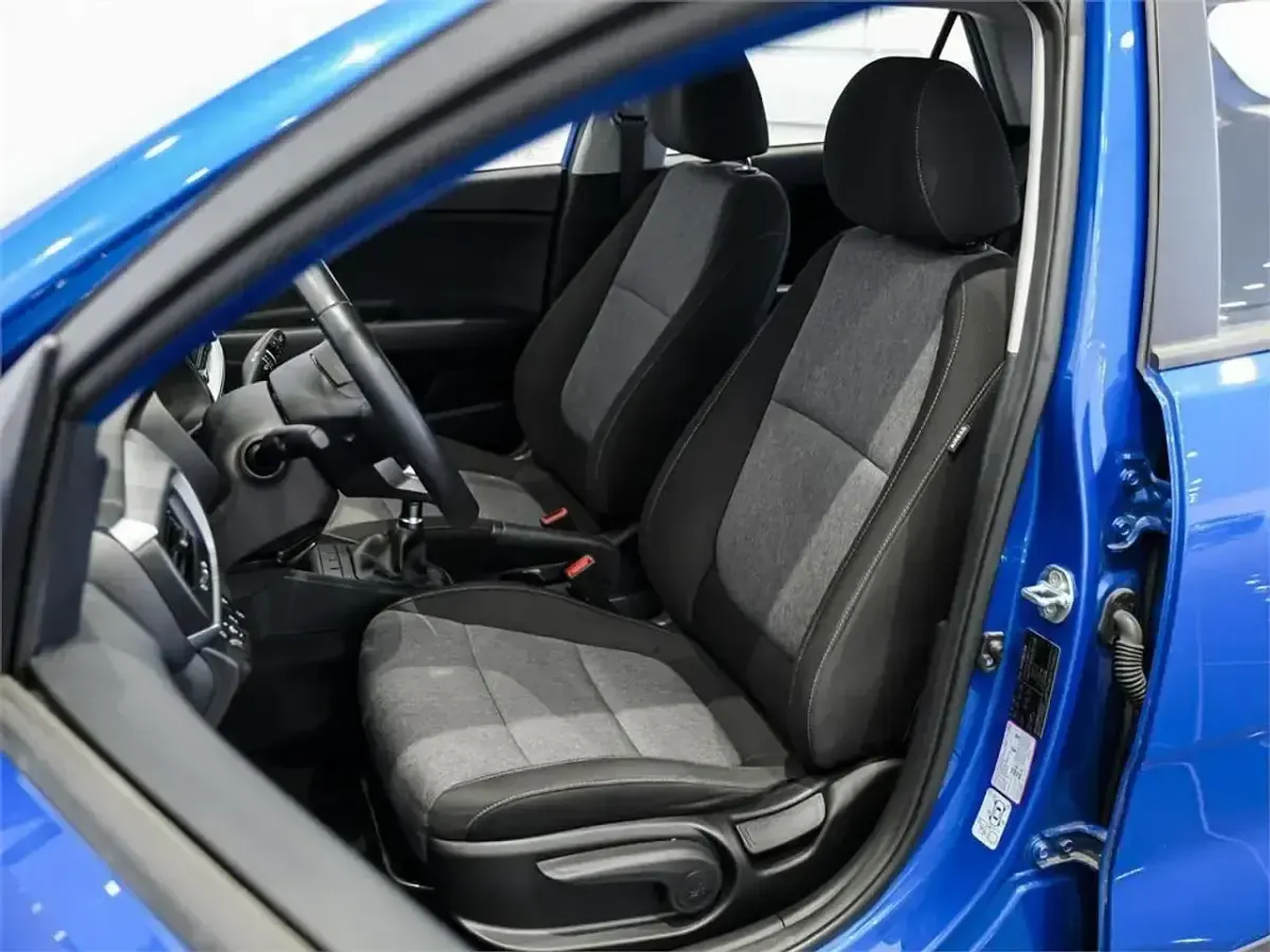 Usado Kia Stonic 84 CV (61 kW) 2022 Azul SUV