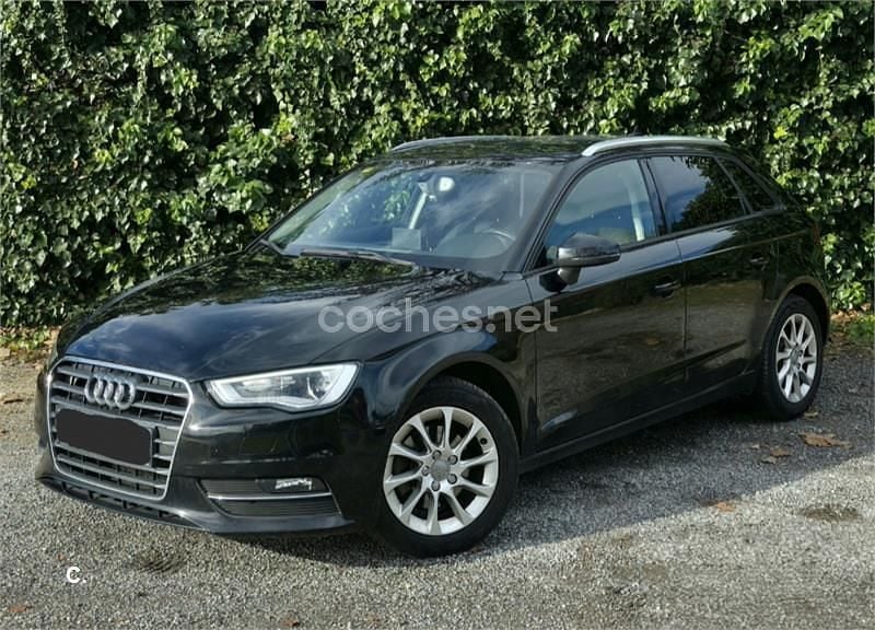 Usado Audi A3 Ambiente 110 CV (80 kW) 2015 Negro Berlina