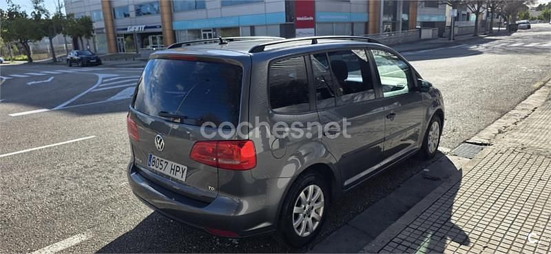 Usado VW Touran Advance 105 CV (77 kW) 2013 Gris / plata Monovolumen