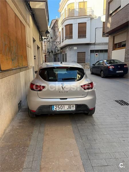 Usado Renault Clio IV Expression 75 CV (55 kW) 2015 Gris / plata Berlina