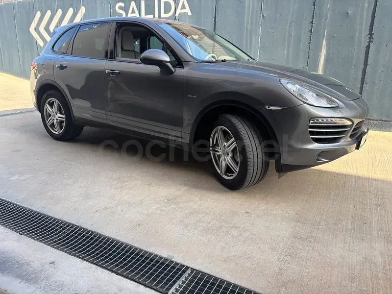 Usado Porsche Cayenne Platinum Edition 245 CV (180 kW) 2014 Gris / plata SUV