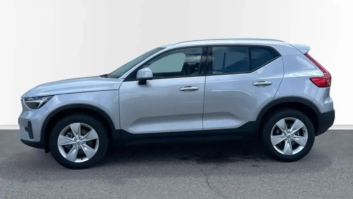 Käytetty Volvo XC40 Core 163 HP (119 kW) 2024 Katumaasturi