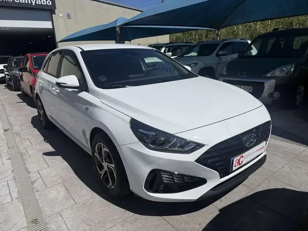 Usado Hyundai i30 120 CV (88 kW) 2022 Blanco Utilitario