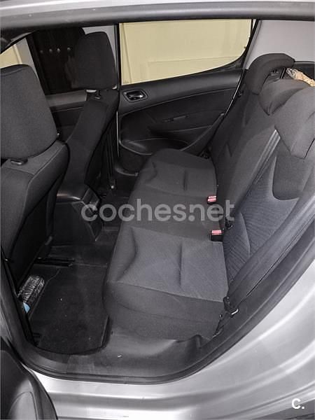 Gris / plata Usado 2011 Peugeot 308 Envy Berlina | 5000 € (Precio justo) - Imagen 1/4