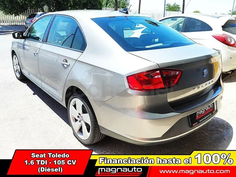 Usado Seat Toledo Style 105 CV (77 kW) 2013 Beige Utilitario