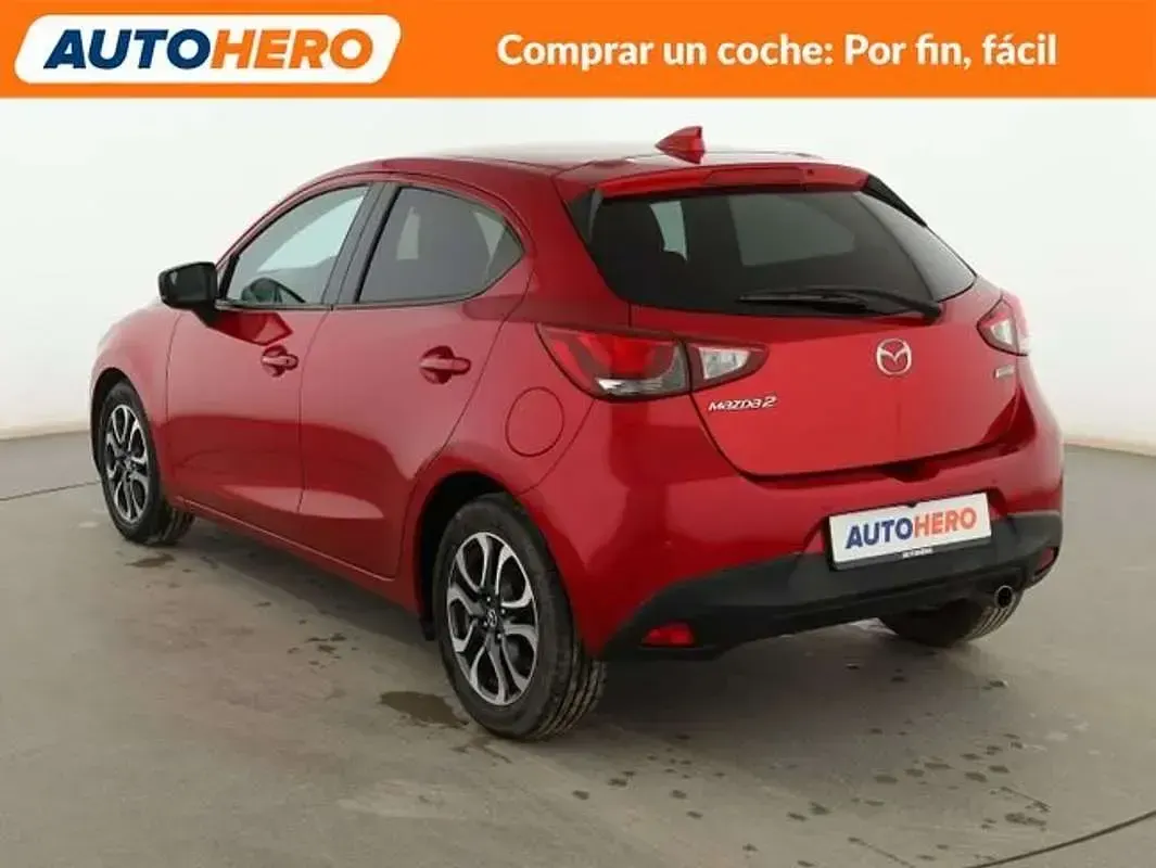 Usado Mazda 2 Luxury 90 CV (66 kW) 2018 Rojo Utilitario