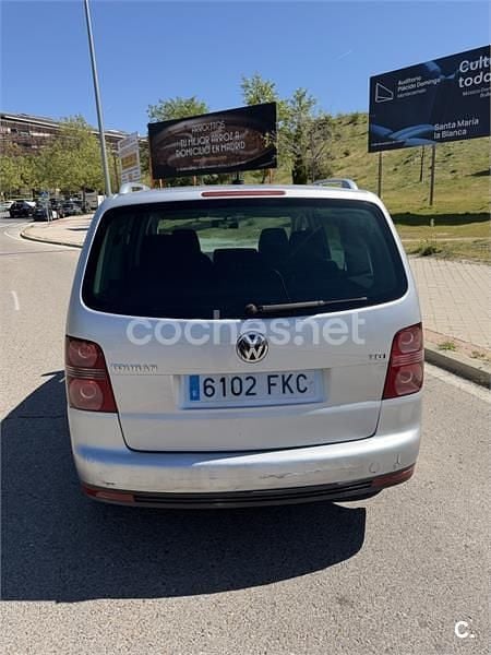 Usado VW Touran 140 CV (102 kW) 2007 Gris / plata Monovolumen