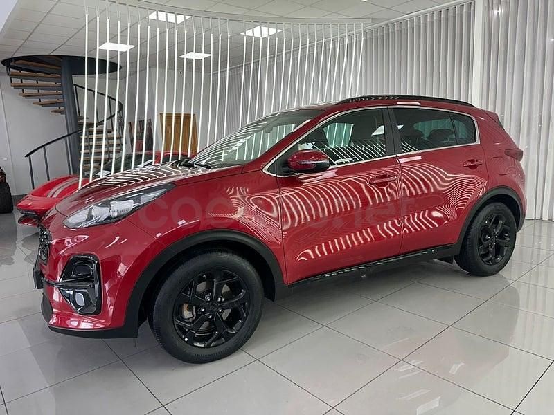 Usado Kia Sportage 136 CV (100 kW) 2022 Granate SUV