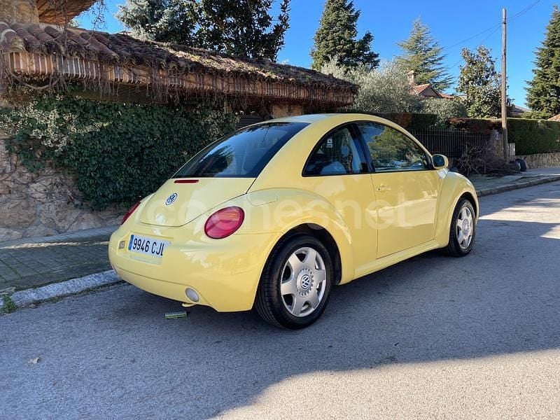 Usado VW New Beetle 102 CV (75 kW) 2003 Amarillo Utilitario