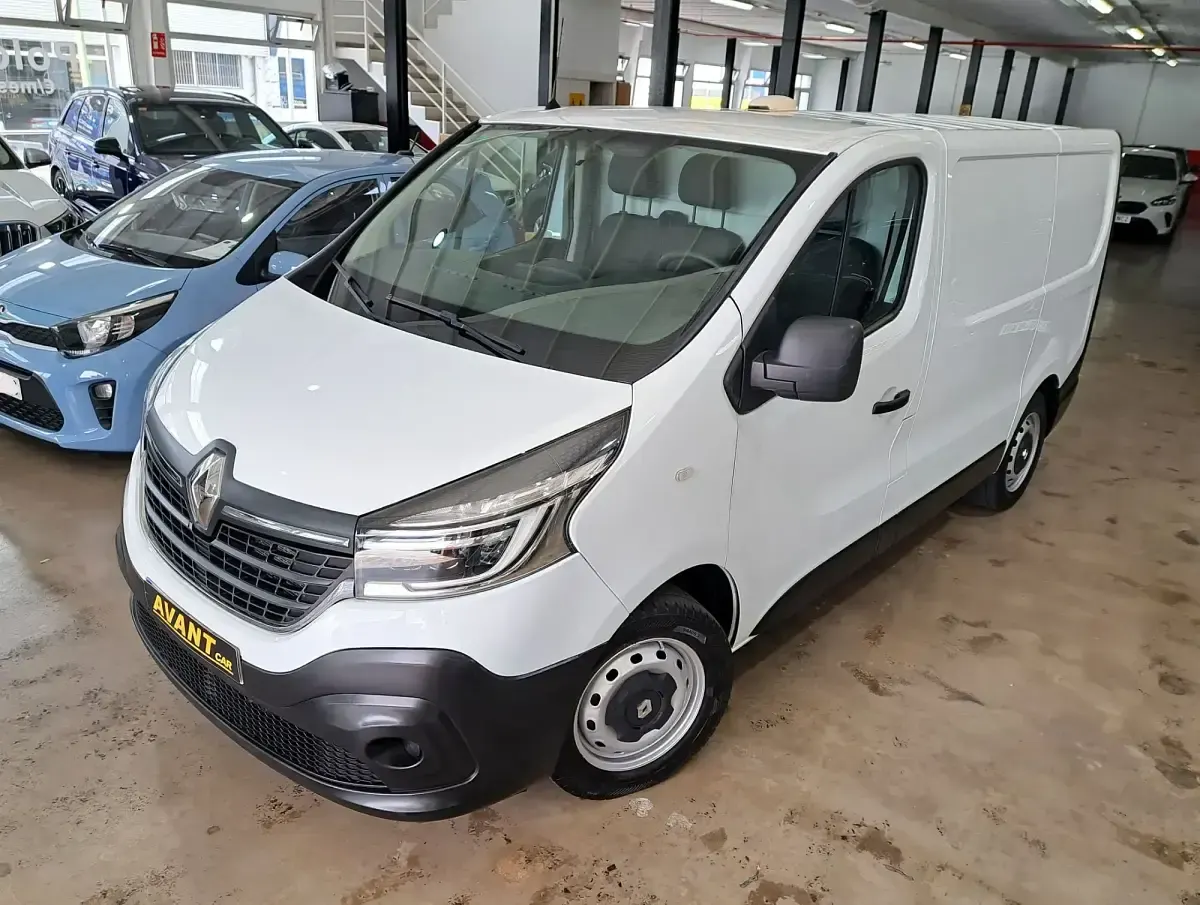 Usado Renault Trafic 120 CV (88 kW) 2021 Blanco Monovolumen