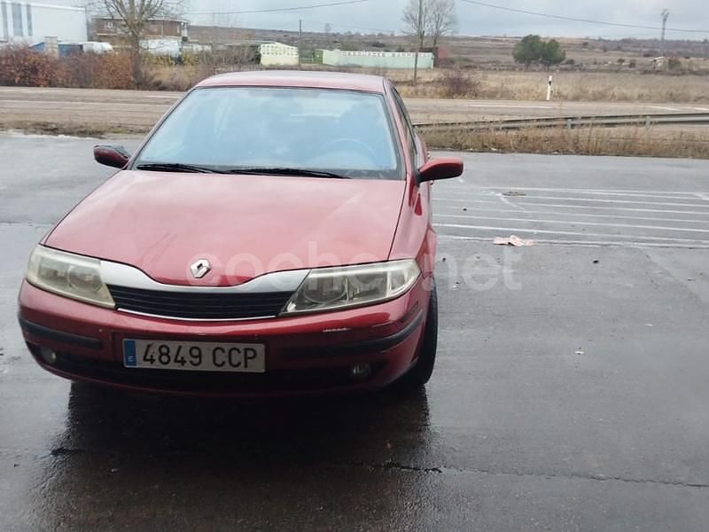 Usado Renault Laguna II Dynamique 120 CV (88 kW) 2004 Granate Berlina
