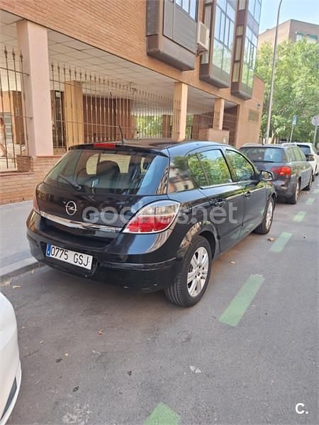 Begagnad Opel Astra Cosmo 100 HK (73 kW) 2009 Svart Sedan