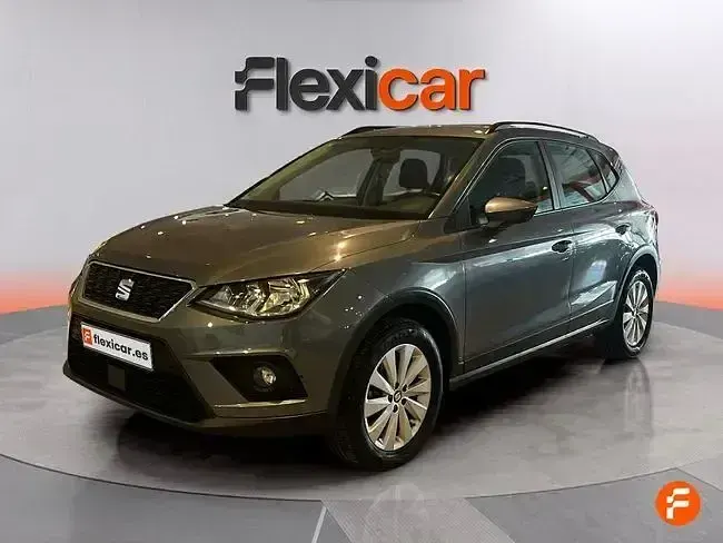 Usado Seat Arona Ecomotive 95 CV (69 kW) 2018 Gris SUV