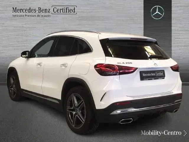 Usado Mercedes GLA200 AMG line 163 CV (119 kW) 2022 Blanco polar SUV