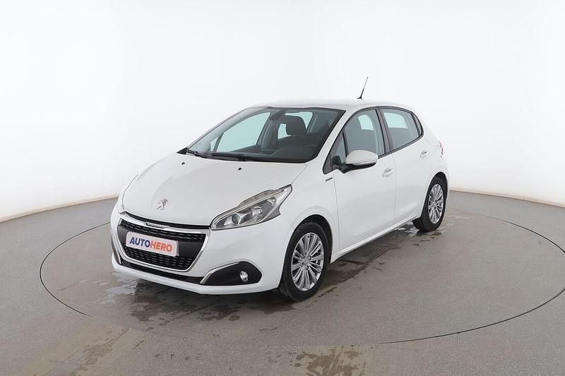 Blanco Usado 2018 Peugeot 208 Signature Sky Utilitario | 7599 € (Precio justo) - Imagen 1/3