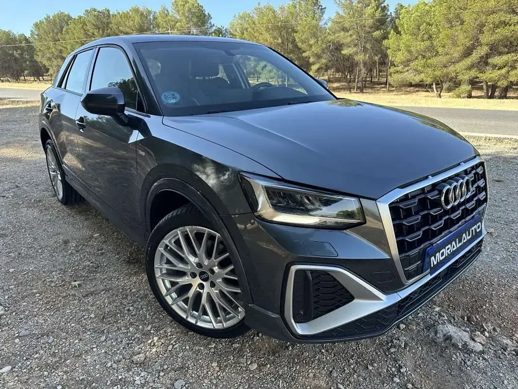 Usado Audi Q2 S-Line 150 CV (110 kW) 2022 Gris SUV