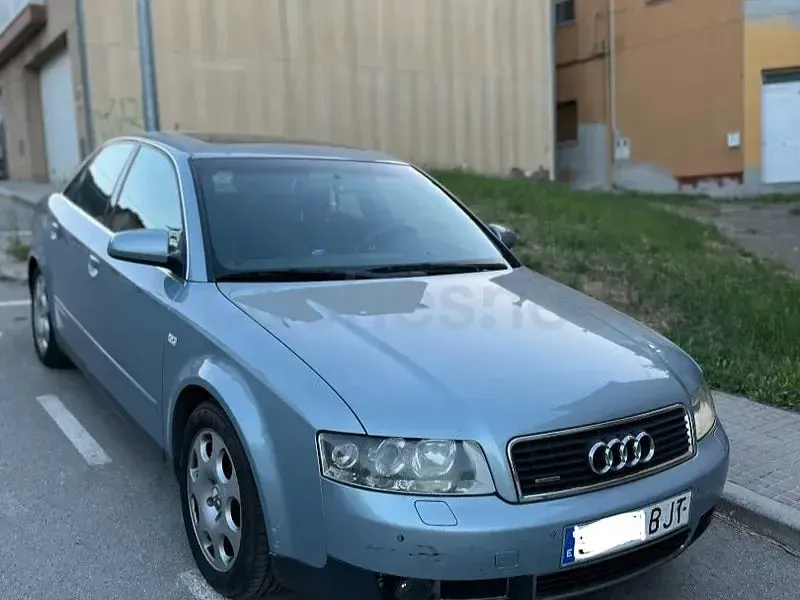 Usado Audi A4 180 CV (132 kW) 2001 Gris / plata Berlina