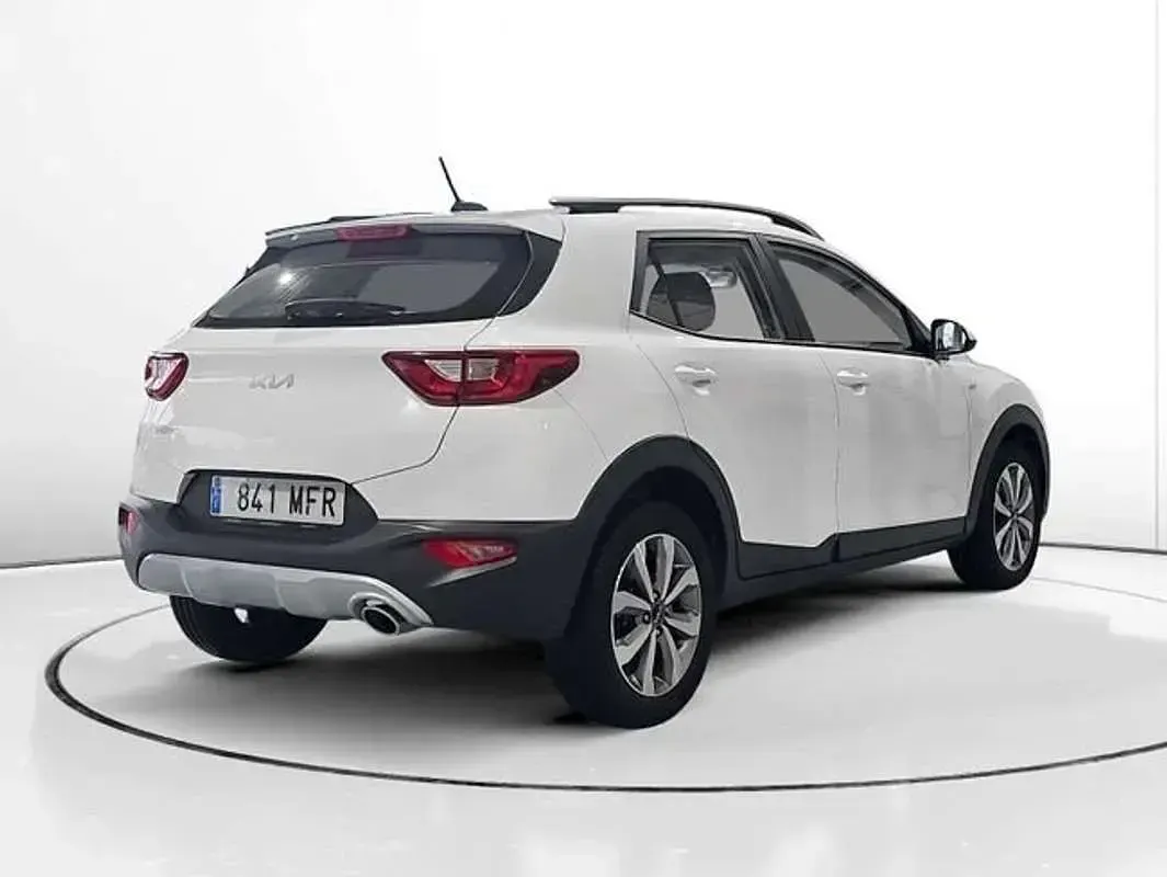 Usado Kia Stonic 84 HP (61 kW) 2023 Branco SUV