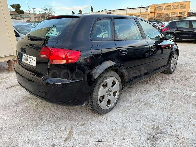 Usado Audi A3 Ambiente 170 CV (125 kW) 2010 Negro Utilitario