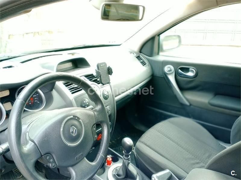 Usado Renault Mégane II Authentique 105 CV (77 kW) 2006 Gris / plata Berlina