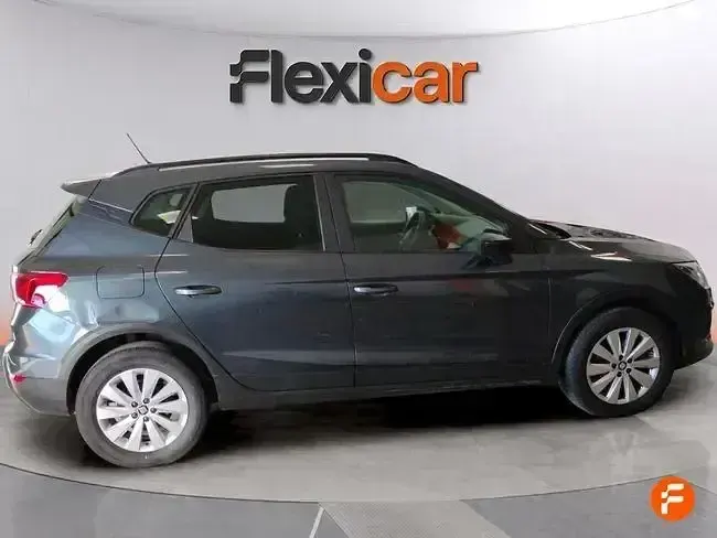 Usado Seat Arona Ecomotive 95 CV (69 kW) 2019 Gris SUV