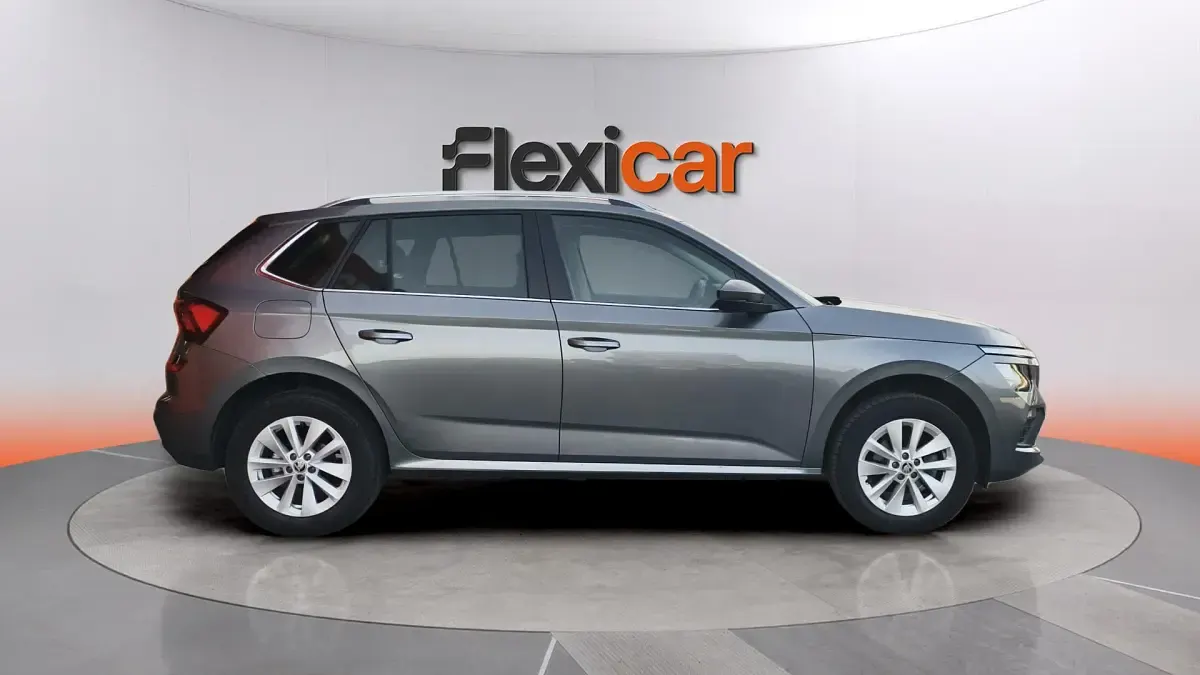 Usado Skoda Kamiq Selection 116 CV (85 kW) 2024 Gris SUV