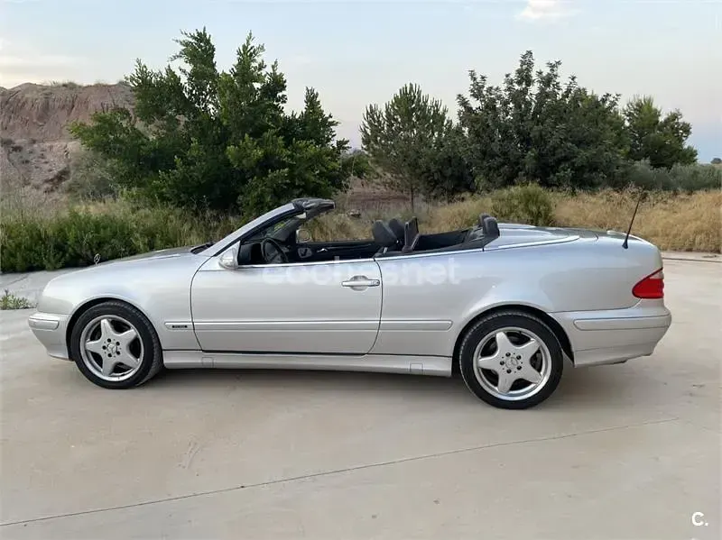 Usado Mercedes CLK320 Avantgarde 218 CV (160 kW) 2003 Gris / plata Descapotable