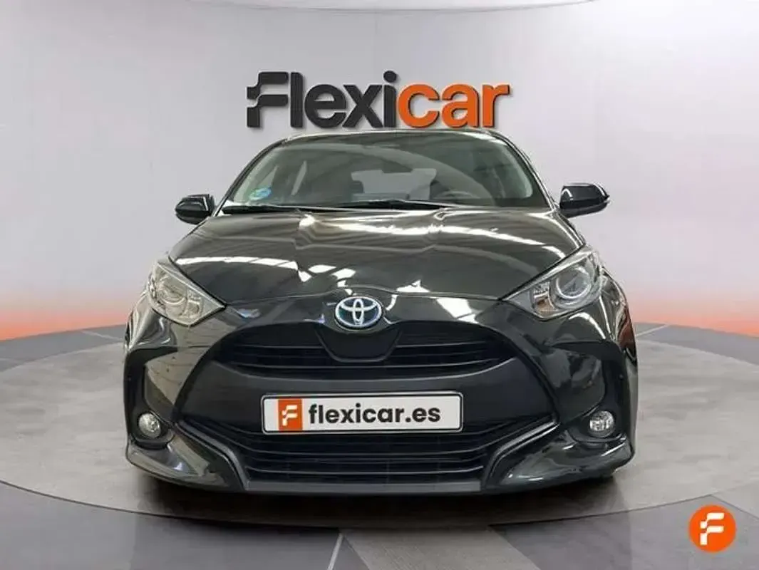 Usado Toyota Yaris Style 116 CV (85 kW) 2024 Negro Utilitario
