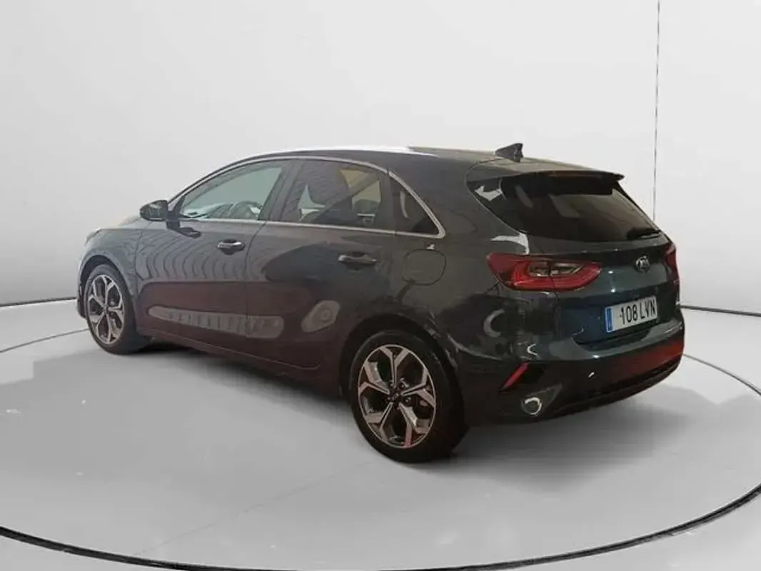 Usado Kia Ceed 136 CV (100 kW) 2021 Gris Utilitario