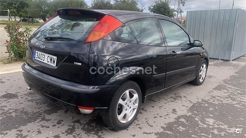 Usado Ford Focus Trend 100 CV (73 kW) 2004 Negro Berlina