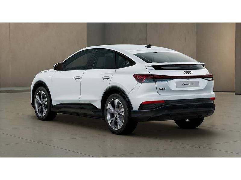 Usado Audi Q4 e-tron 210 kW (286 CV) 2025 Blanco glaciar SUV