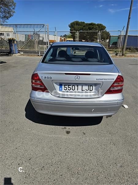Usado Mercedes C200 Elegance 163 CV (119 kW) 2003 Gris / plata Berlina